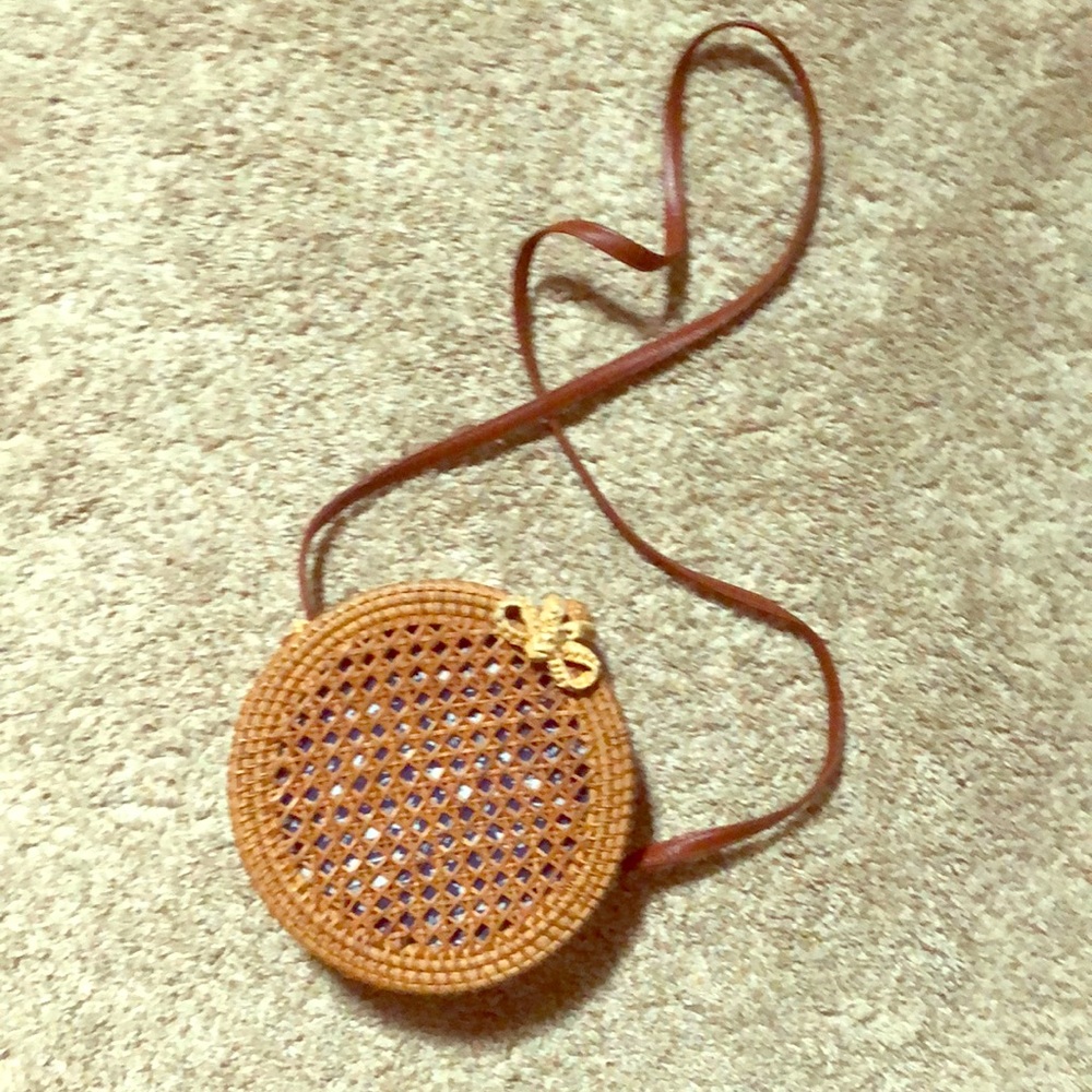 Woven crossbody. PERFECT FOR SUMMER!!!! - Picture 1 of 2